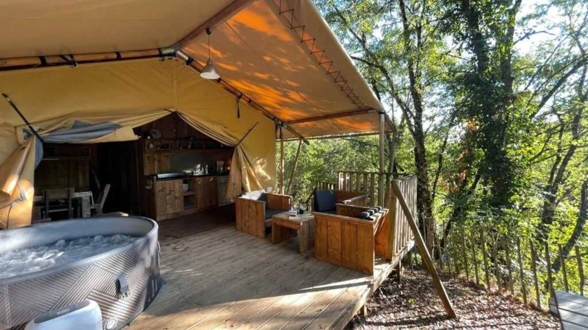 Saint-Constant-Fournoules House | Camping 3 étoiles - Piscine - eec0cd