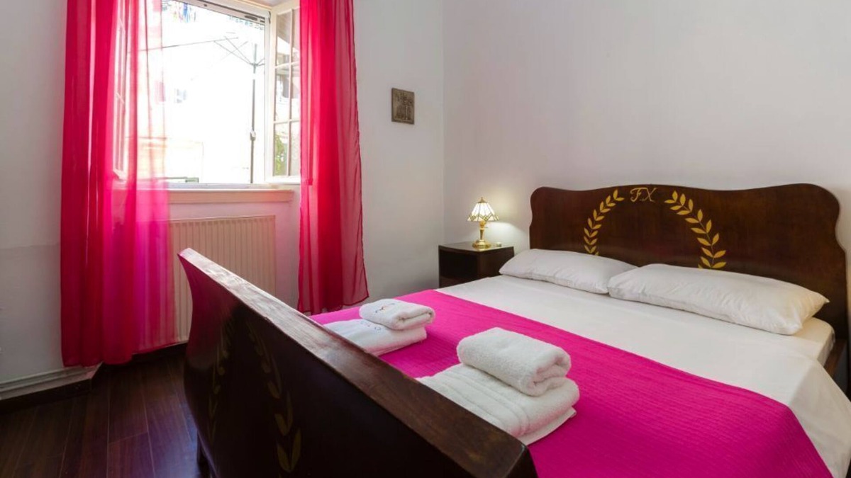 Old Town Apartment | Campielo Pink Studio - Lovely studio with garden in Corfu old town