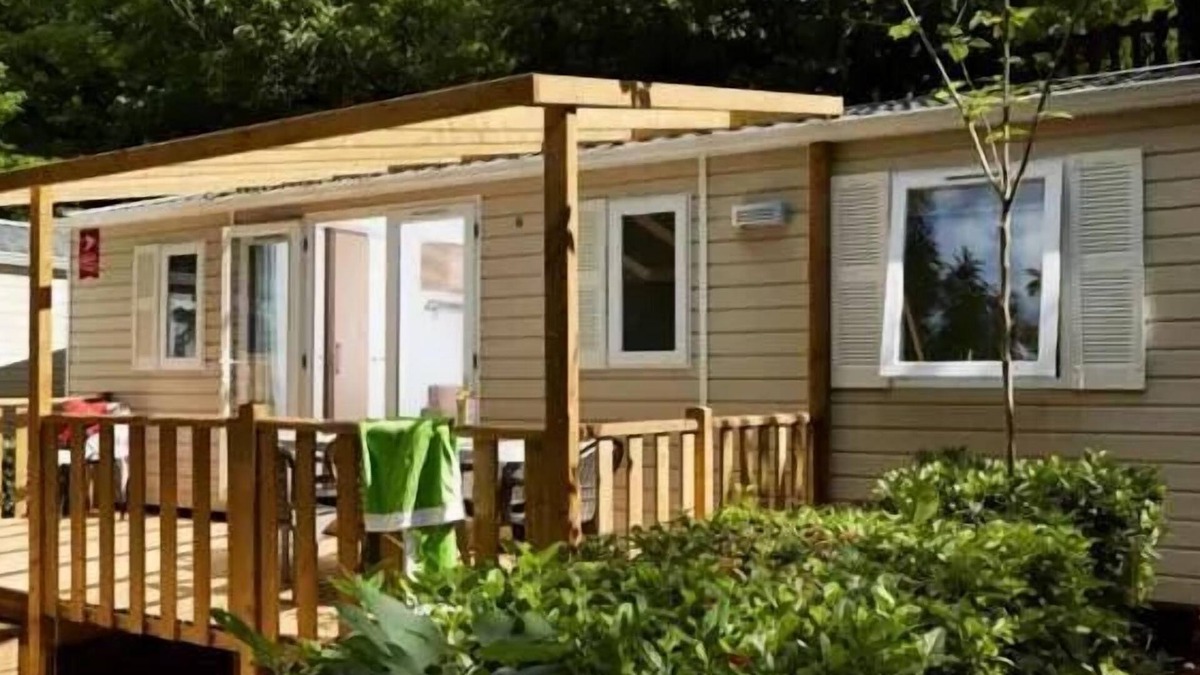 Saint-Mande-sur-Bredoire House | Camping le Lizot* - Mobile Home 4 Rooms 6 People
