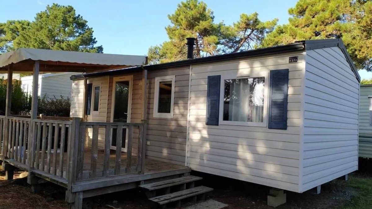 Banes House | Camping 3 étoiles - Piscine - eehgge
