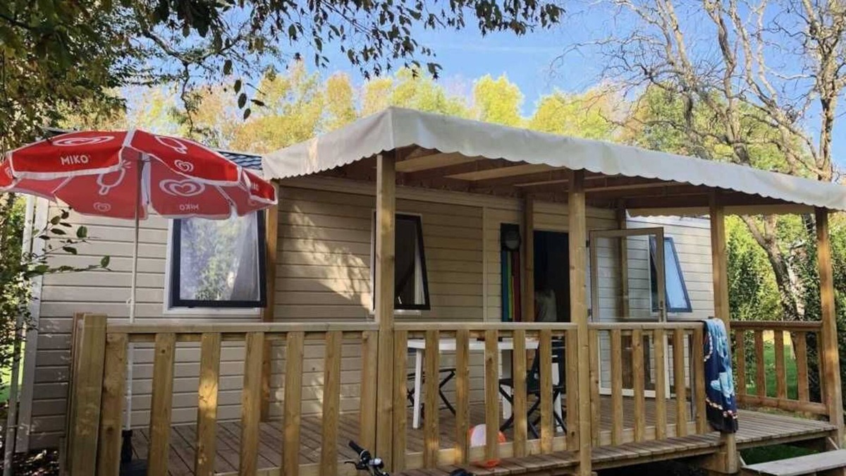 Montpon-Menesterol House | Camping 3 étoiles - Piscine - ccbabgi