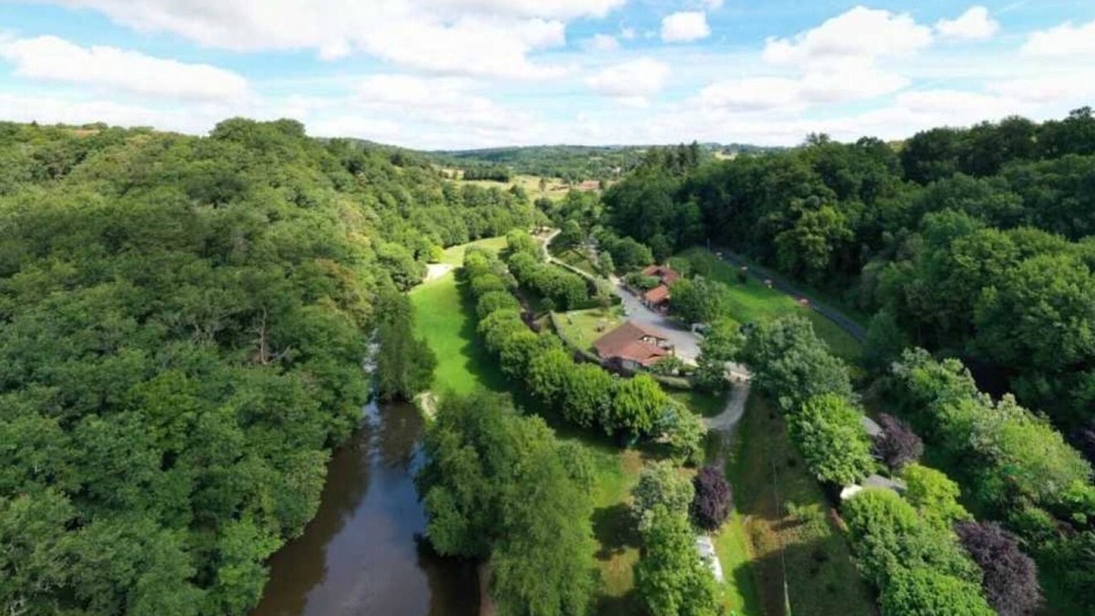 Jumilhac-le-Grand House | Camping 3 étoiles - ccaiddf