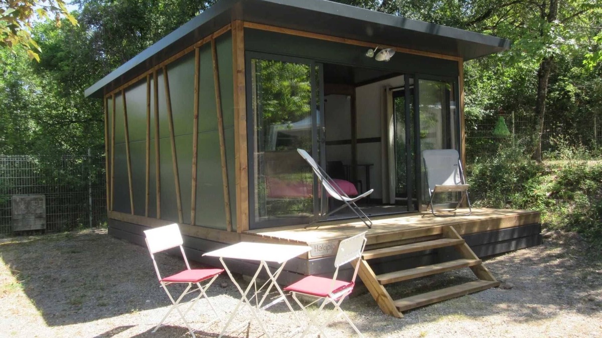 Tallard House | Camping 3 étoiles - ccbbahg