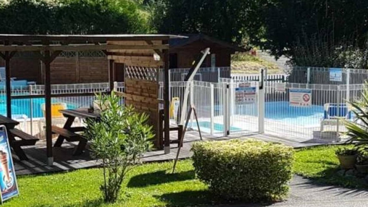 Louvie Juzon House | Camping 3 étoiles - Piscine - ccbadde