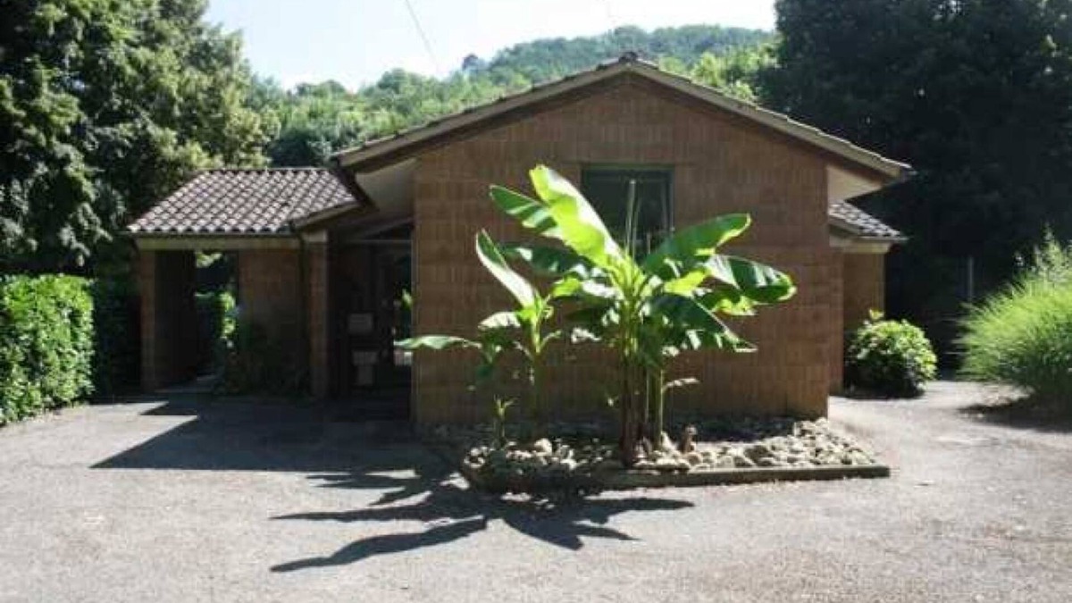 Saint-Cere House | Camping 3 étoiles - Piscine - eeebbh