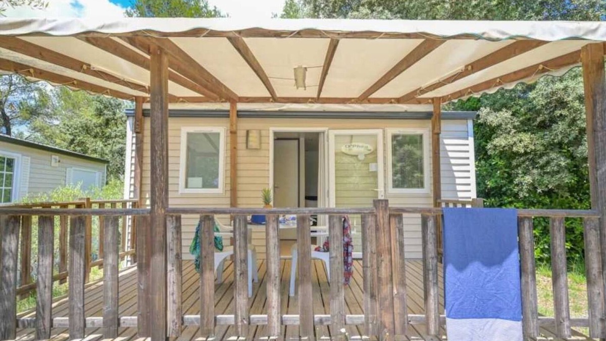 Castries House | Camping 3 étoiles - Piscine - ccbbgih