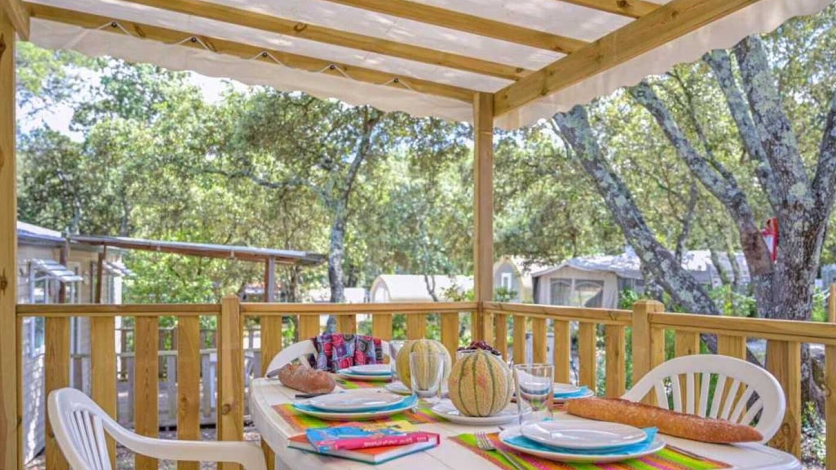 Castries House | Camping 3 étoiles - Piscine - ccbbgii