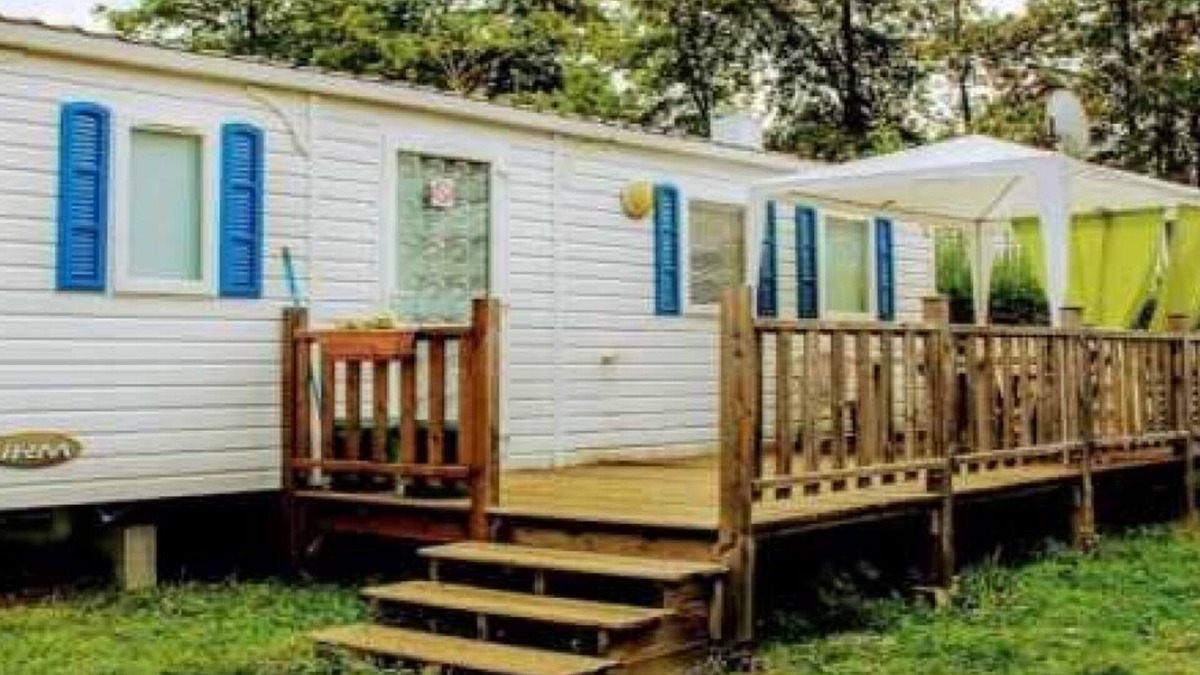Verteillac House | Camping 3 étoiles - Piscine - eeefag