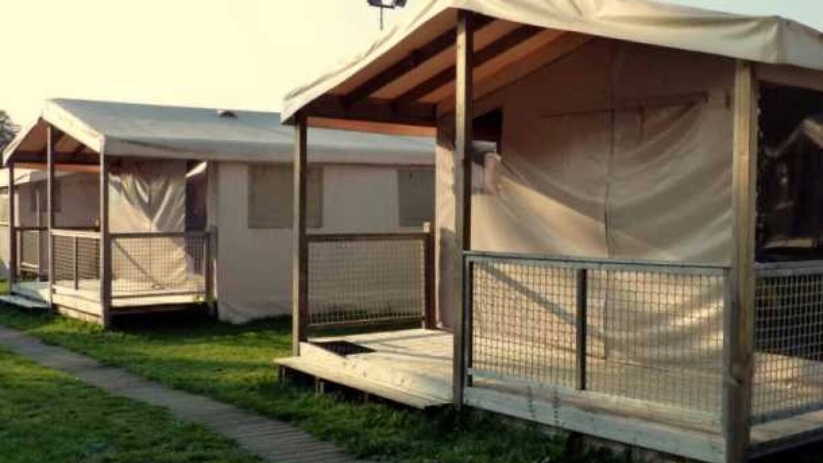 Verteillac House | Camping 3 étoiles - Piscine - eeefba
