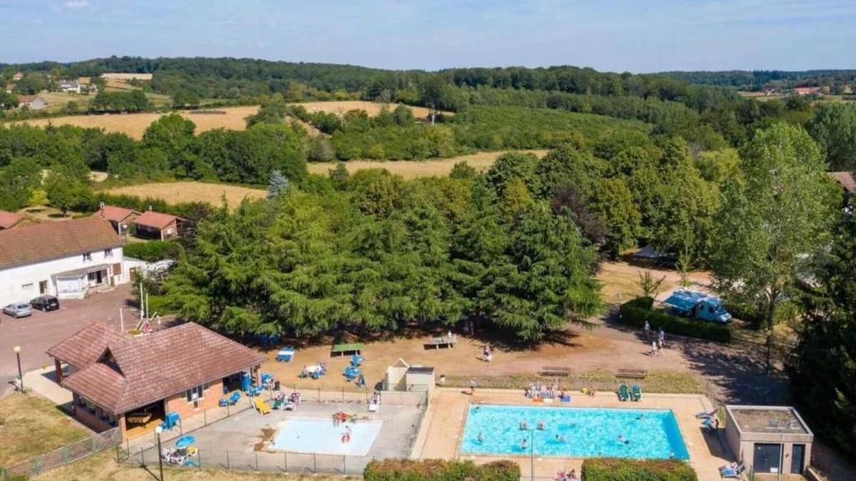 Saulieu House | Camping 3 étoiles - Piscine - eeiieh