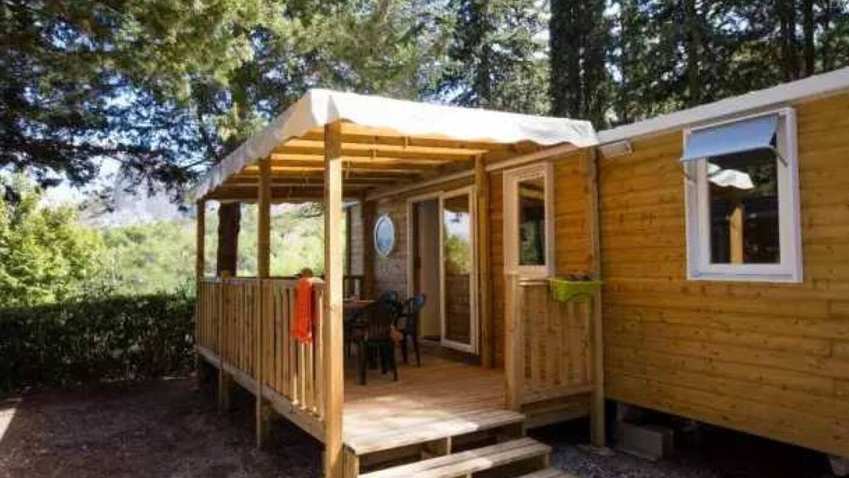 Orgon House | Camping 4 étoiles - Piscine - eebbbg