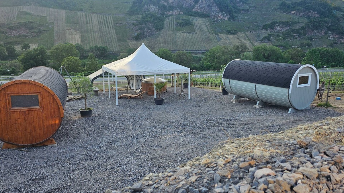 Burg Cabin | Camping barrel Odin with HotTube in the beautiful Burger vineyards