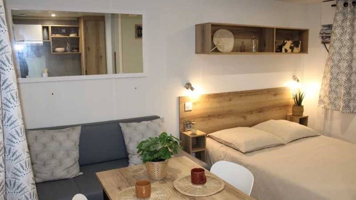 Charlieu House | Camping - ccbbcah - One Bedroom Apartment, Sleeps 2