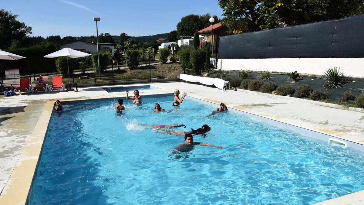 Saint-Bonnet-le-Chateau House | Camping de la Belle Etoile * - Vintage Mobilhome Atlas 2 bedrooms Terrace 5 people
