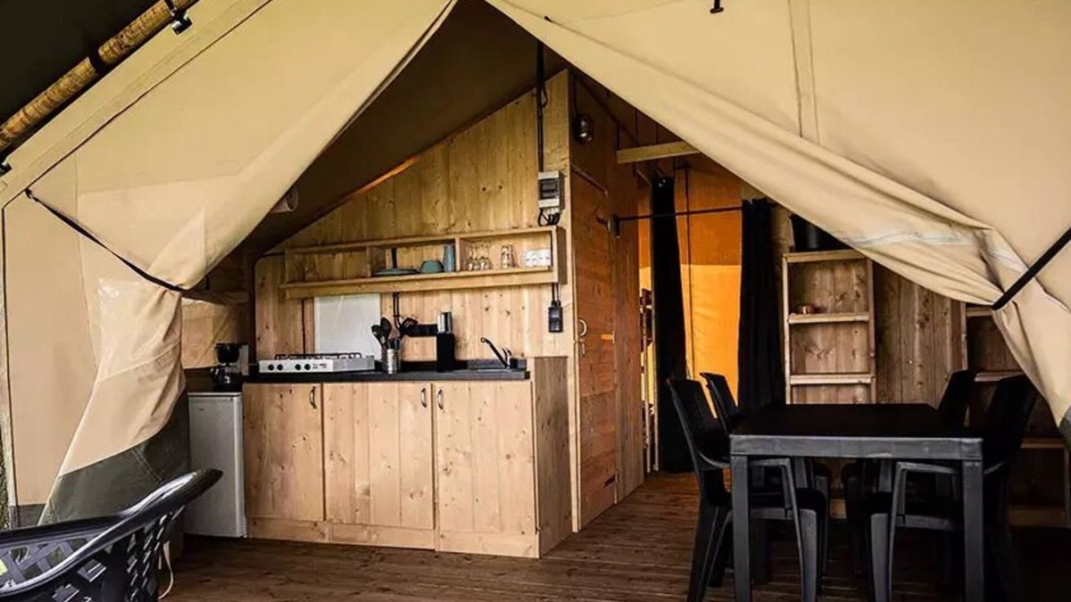 Saint-Bonnet-le-Chateau House | Camping de la Belle Etoile * - Woody 25 luxury safari tent for 4 people including sanitary facilities and kitchen. 4 people