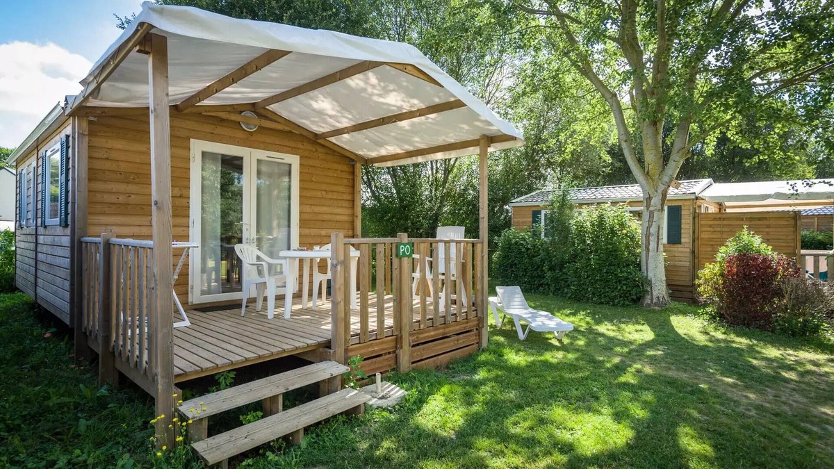 Brissac-Quince House | Camping de l'Etang Sites and Landscapes * - Privilege Cottage 1 ch. - TV 2 people