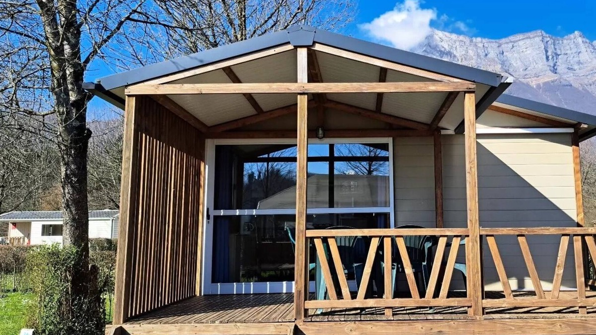 Saint-Pierre-d'Albigny Ski Chalet | Camping du Lac de Carouge * - Chalet 6 Persons - Morea - 2 Bedrooms - 25 m2 + semi covered terrace 16 m2 6 to 7 people - 6 pers. included in the tariff