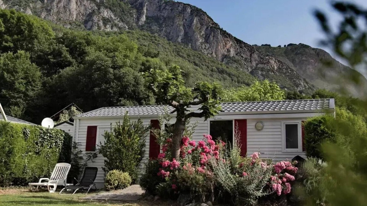 Ayzac-Ost House | Camping ecovillage SOLEIL DU PIBESTE * - Mobile home GAvarnie 3 bedrooms = +sheets + towels +household 6 people