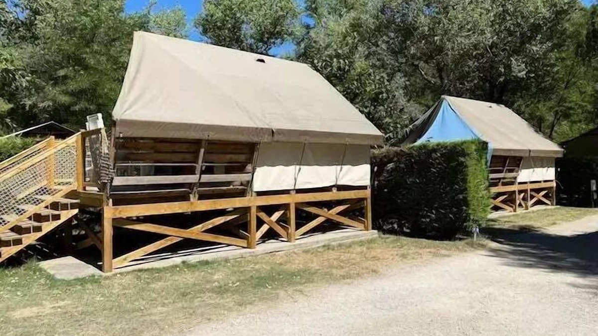 Saint Maime House | Camping Flower La Rivière * - Ecolodge Toile Confort 3 rooms 4 people without bathrooms