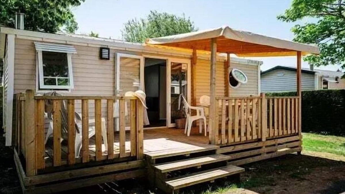 Chateauneuf-de-Galaure House | Camping Le Château de Galaure* - Comfort XL 3-room mobile home 4 adults + 2 children