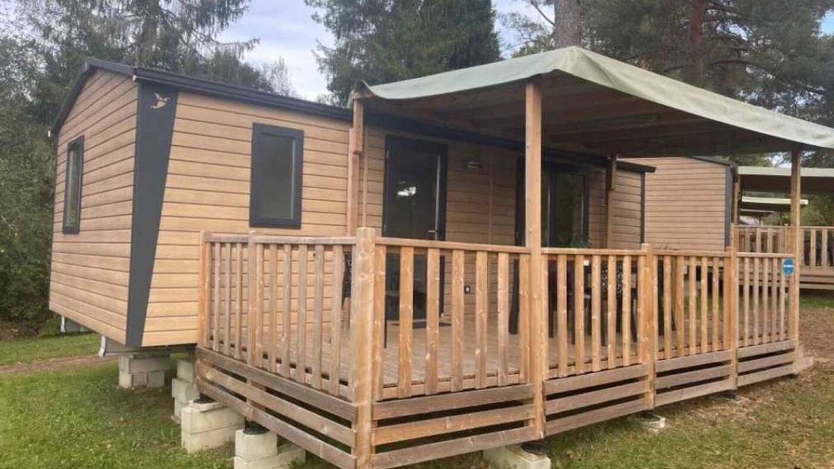 Marcillac-la-Croisille House | Camping 3 étoiles - Piscine - eeiifg