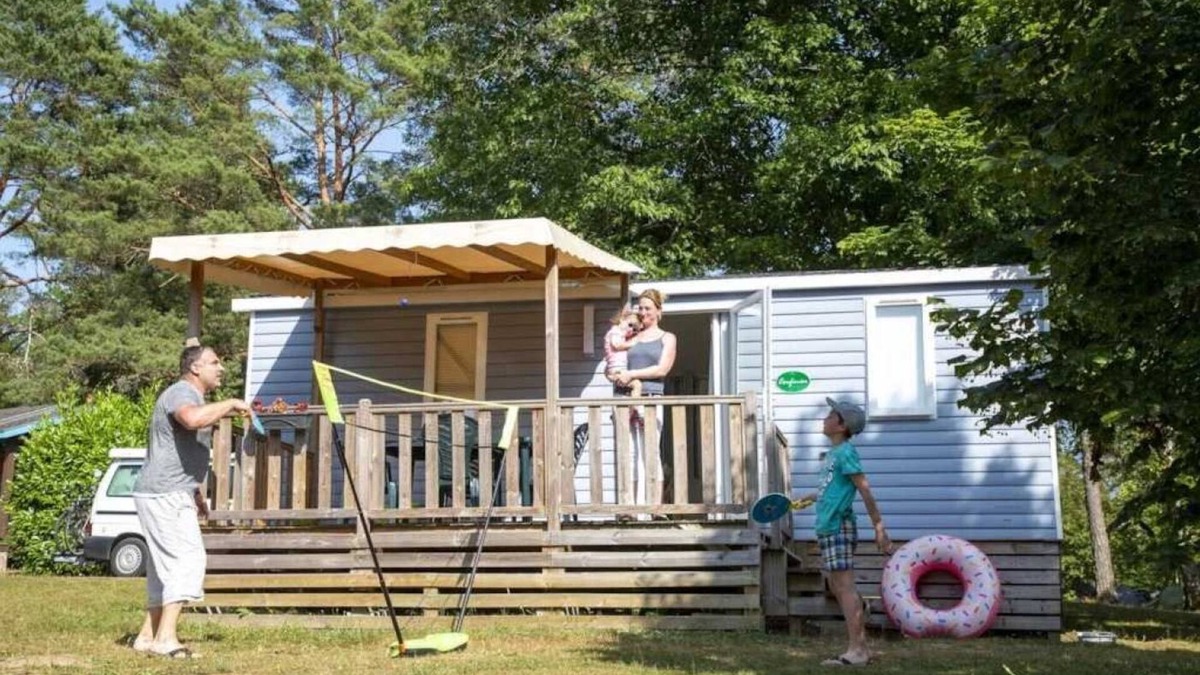 Marcillac-la-Croisille House | Camping 3 étoiles - Piscine - eeiifh