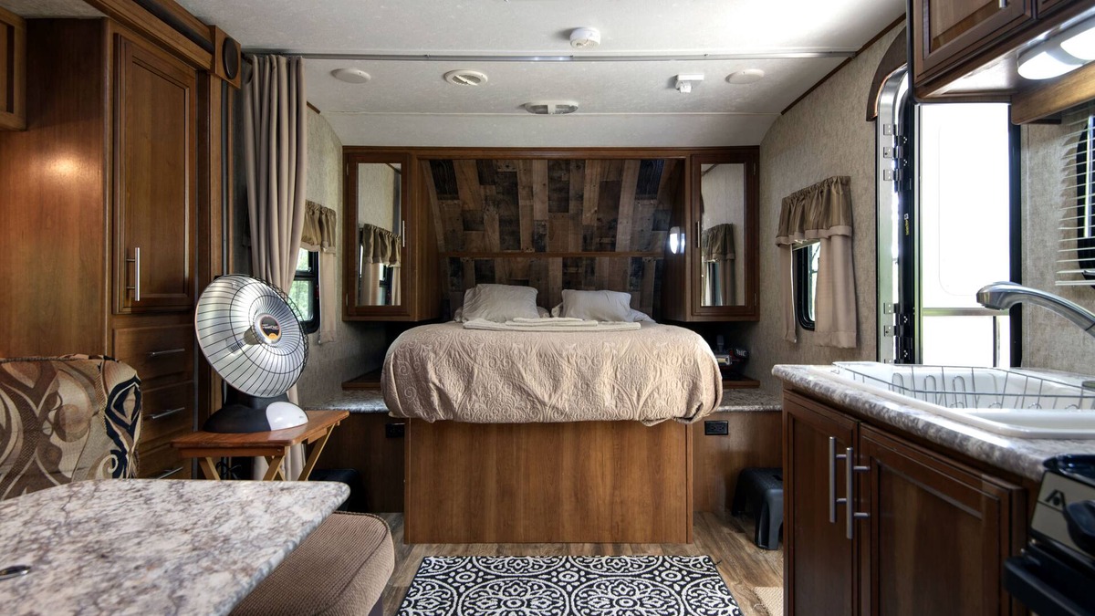 Graham House | Camping in Nature with modern Amenities