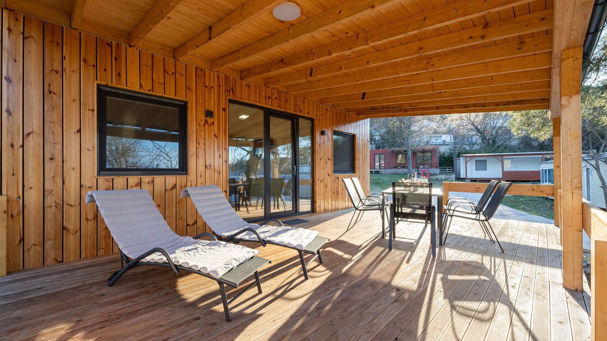 Donji Karin Ski Chalet | Camping Karin - Mobile houses Magoro near pool and beachfront