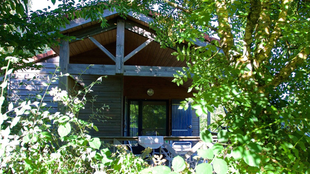 Saint-Aubin-le-Cloud Ski Chalet | Camping La Chagnée - Chalet rouge