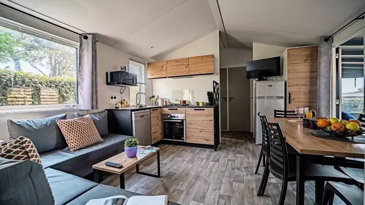 Brem Sur Mer House | Camping L'Océan* - Quattro 5 room mobile home 8 people Jacuzzi