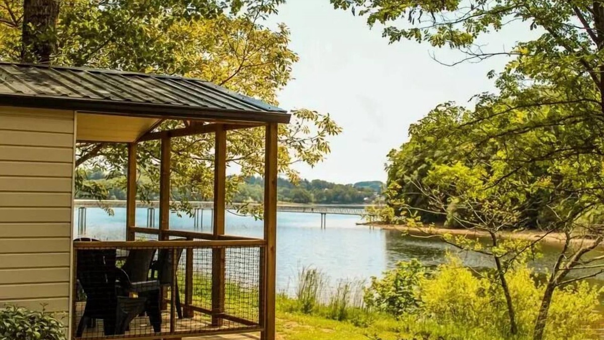 Alrance House | Camping Les Cantarelles * - Mobil home Comfort Bay - 2 bedrooms - Lake view 4 people