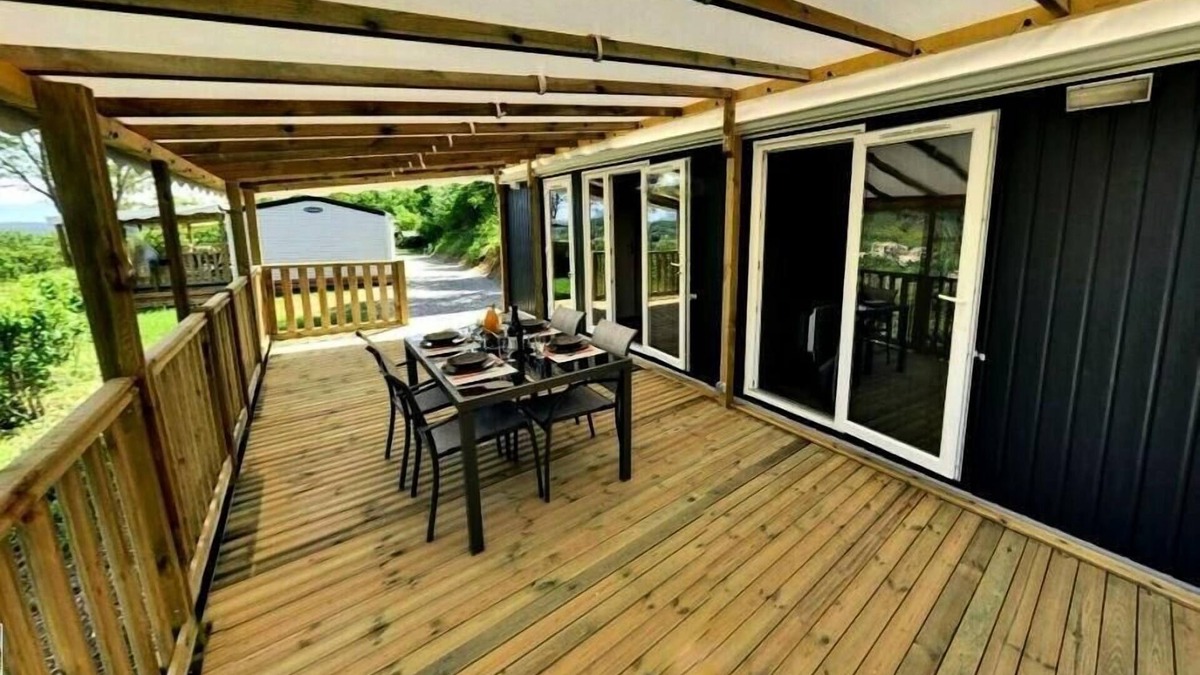 Orpierre House | Camping les Princes d'Orange* - Loggia Prestige Confort 3 Rooms 4 People Air Conditioned and Jacuzzi