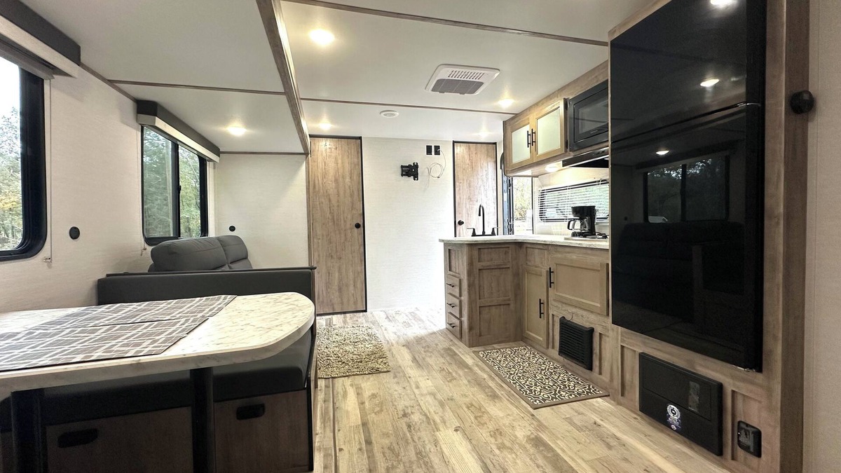 Waynesboro RV Rental | Camping Life Brand New Camper