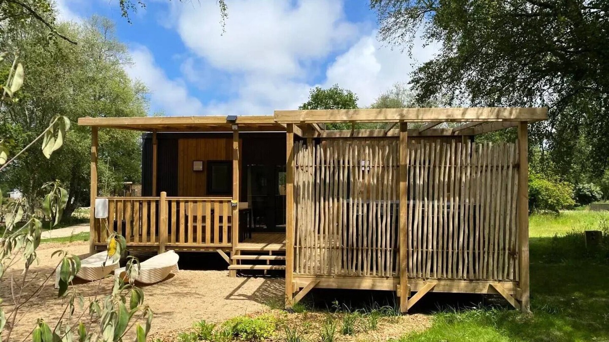 Plougasnou House | Camping maeva Respire Le Domaine de Mesqueau * - Lodge SERENITY-PREMIUM 3 Rooms 4 People + SPA + TV