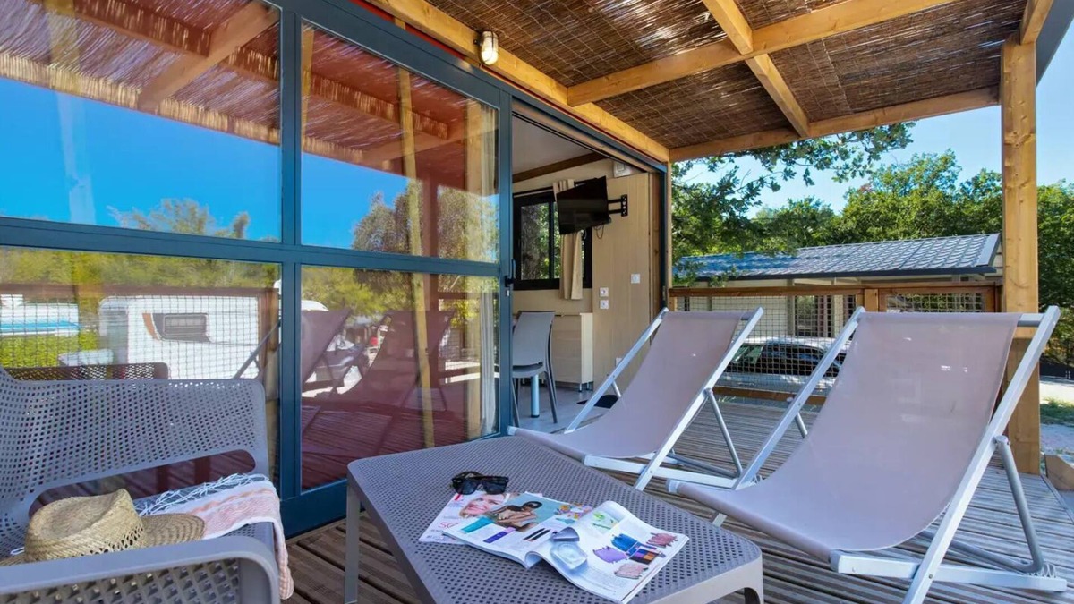 Greoux-les-Bains Ski Chalet | Camping Paradis La Pinède* - Chalet Mistral 3 Rooms 4/5 People Air-conditioned