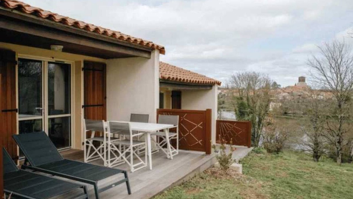 Vouvant House | Camping - Piscine - ccbbbie