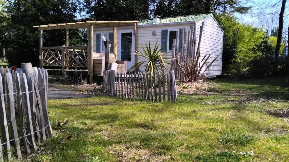 L'Aiguillon-sur-Vie House | Camping Ushuaïa Le Parc de La Grève * - Mobile Home Compact 3 Rooms 2 People + TV