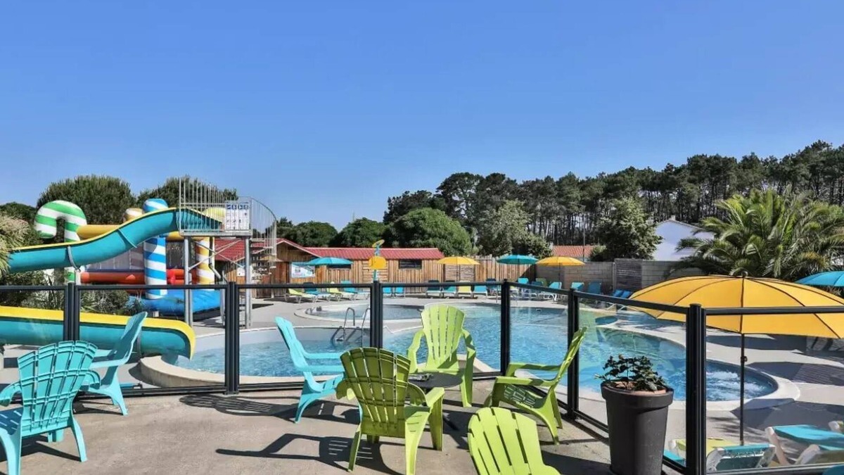 L'Aiguillon-sur-Vie House | Camping Ushuaïa Le Parc de La Grève **** - Mobile Home Premium 4 Rooms 6 People + TV