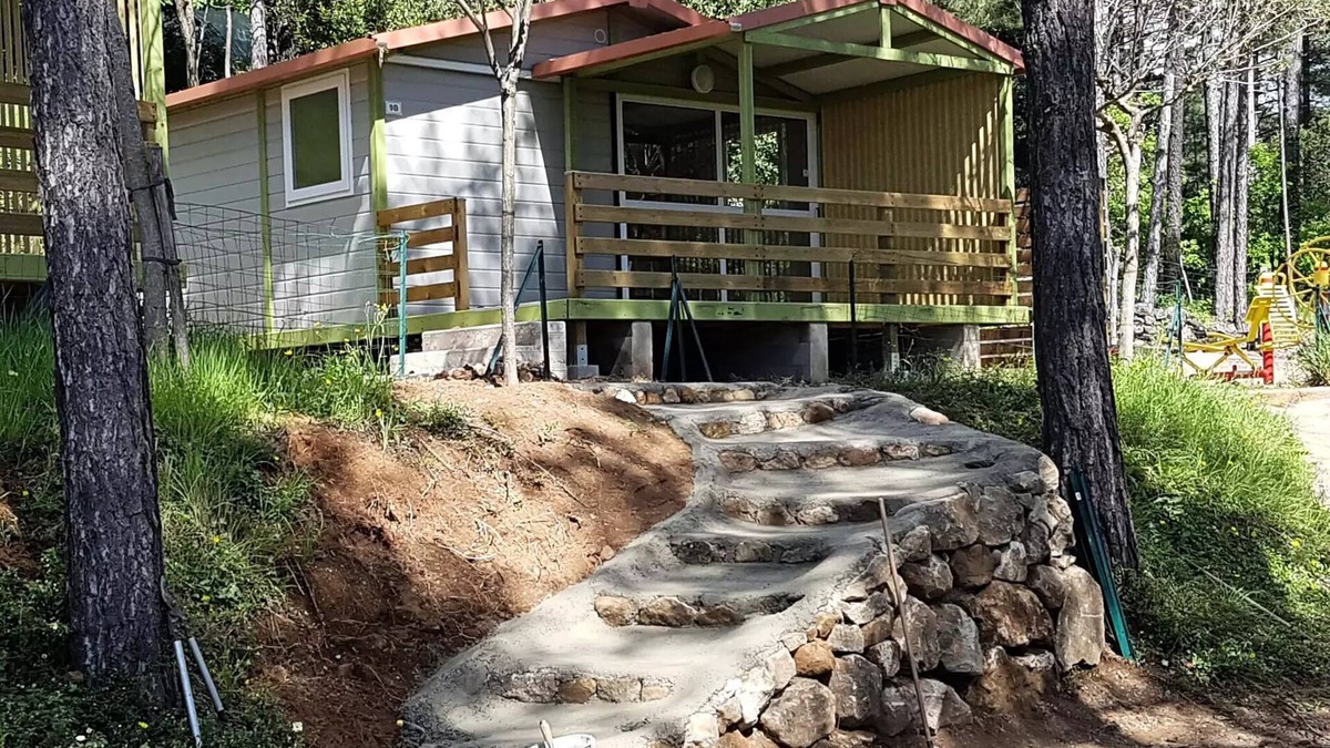 Ucel Ski Chalet | Camping Ushuaïa Villages les Pins d'Ucel * - GENET - Chalet 21.5m² + TV 4 people