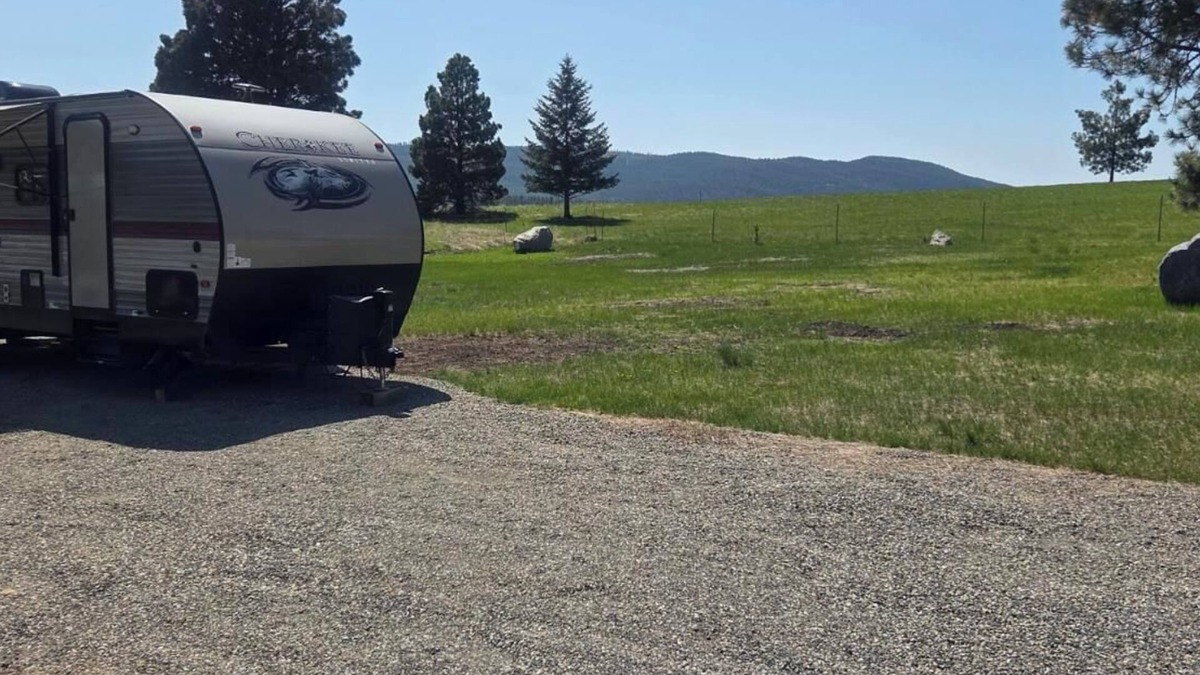 Eureka House | Camping with a view! Less than ten minutes to the quaint town of Eureka, MT.