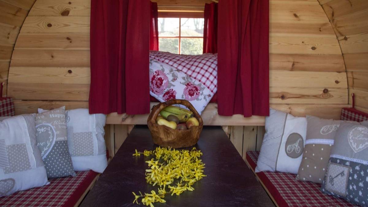 Neubulach Apartment | Campingfass, Schwarzwaldstil, max. 4 Personen