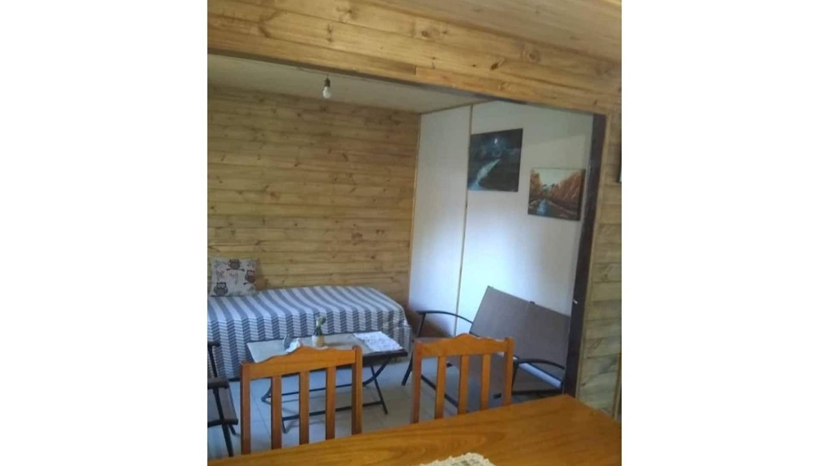 Guaymallen Cabin | Campos de Dios Cabin between streams and mountains
