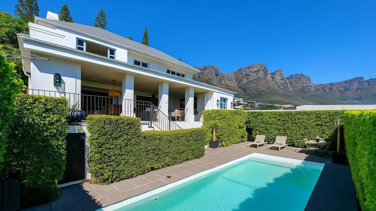 Bishopscourt House | Camps Bay Luxury Family Retreat – Lush & Stylish