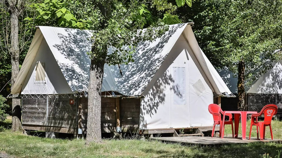 Les Achards House | Campsite Flower le Pavillon* - Canvas and Wood Bungalow 3 rooms 4 people Without Sanitary