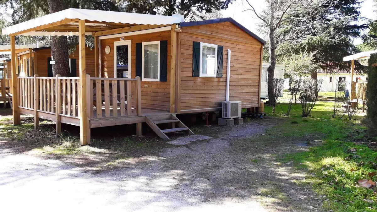 Saint-Jean-Pla-de-Corts Ski Chalet | Campsite Les Casteillets * - Chalet Comfort 16 m2 - 1 bedroom - air conditioning (extra sleeping possibility) 4 persons