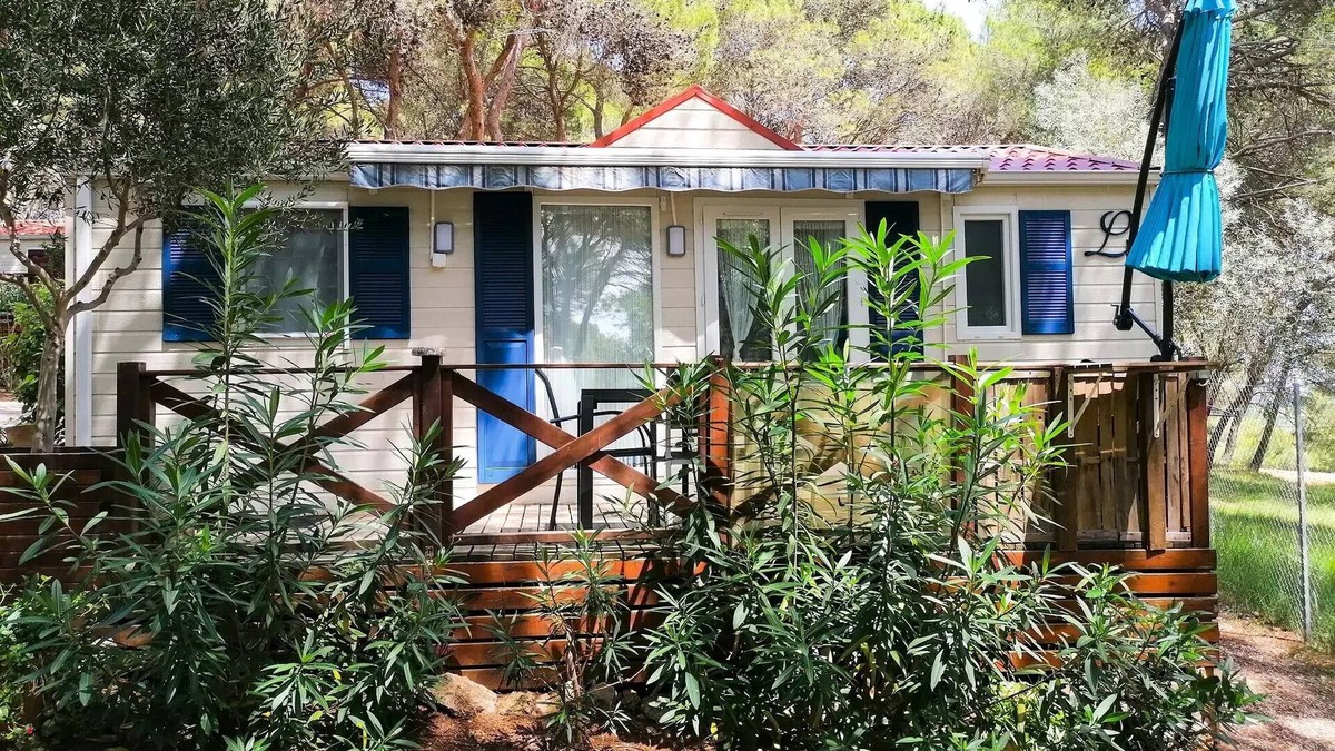 Castelnau-de-Guers House | Campsite Residential La Pinède * - Savanah COMFORT -2 bedrooms 30m2- *Clim, terrace, TV* 4 persons