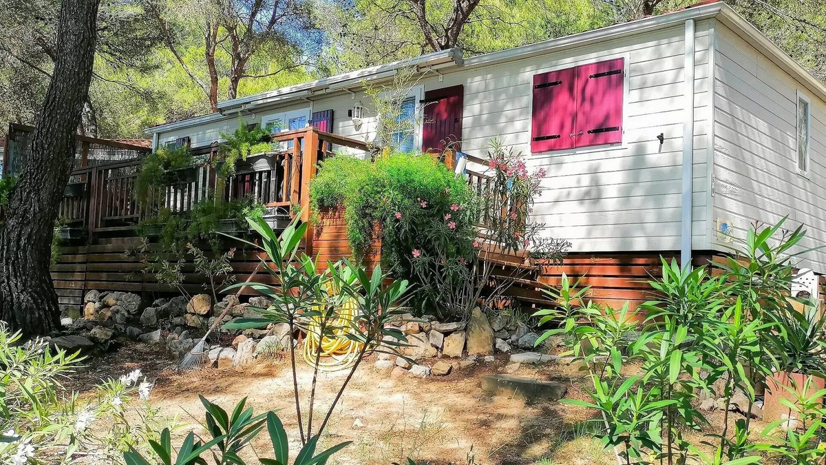Castelnau-de-Guers House | Campsite Residential La Pinède * - Madison PREMIUM-2 bedrooms 40m2- *Clim, terrace, TV* 6 persons