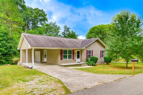 Campton House | Campton Cottage with Hot Tub, Near Hiking and Climbing