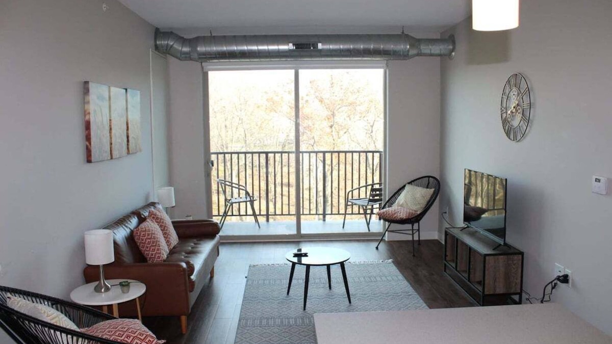 Ames Apartment | Campustown Lux Apartment near ISU!