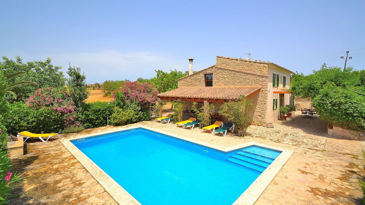 Lloret de Vistalegre Villa | Can Blanc 018 rustic finca with private pool, air conditioning, terrace and barbecue
